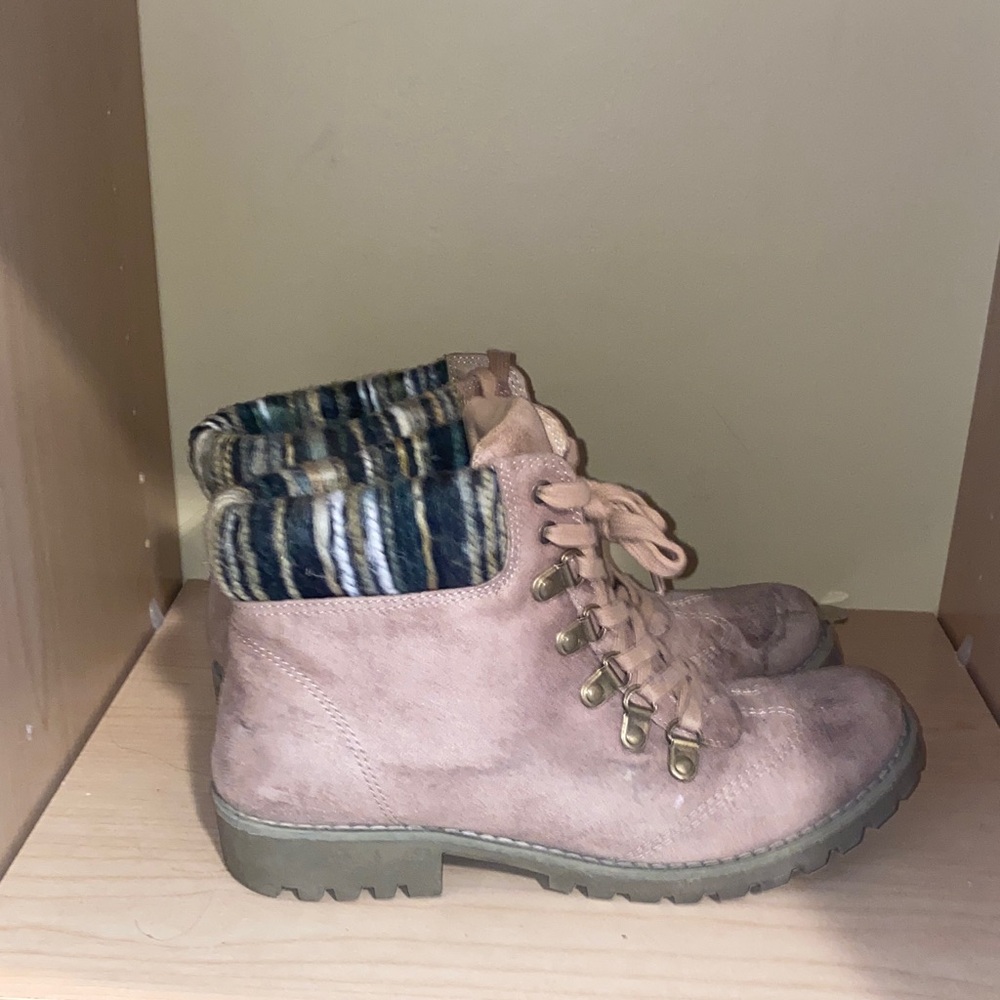 Stylish brown Ankle Boots with Patterned Cuffed